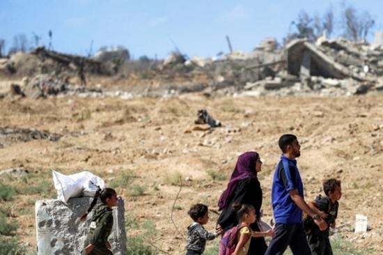 First winter rains soak makeshift Gaza tents