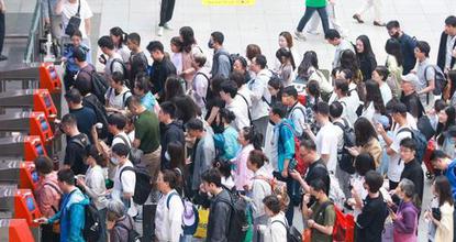 China sees record number of railway passenger trips in Jan.-Oct.