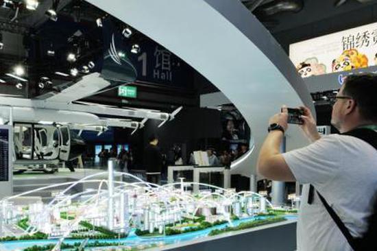 Former Czech deputy FM hails success of China's five-year plans