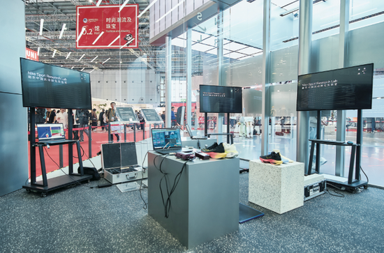 High-tech research equipment of the Nike sport research lab showcased at the 6th CIIE. (Photo/Nike)