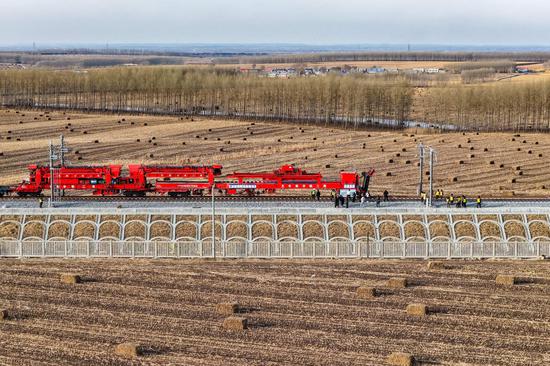 Track-laying for Harbin-Yichun high-speed railway completes