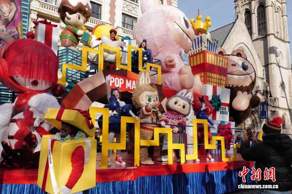 LABUBU maks its debut in the 99th Macy’s Thanksgiving Day Parade in Manhattan, New York, on Nov. 27, 2025. (Photo: China News Service/Wang Fan)