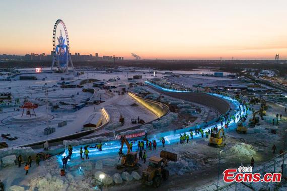 Harbin Ice-Snow World's super ice slide is under construction in Harbin, northeast China's Heilongjiang Province on Nov. 27, 2025. (Photo: China News Service/Zhao Yuhang)