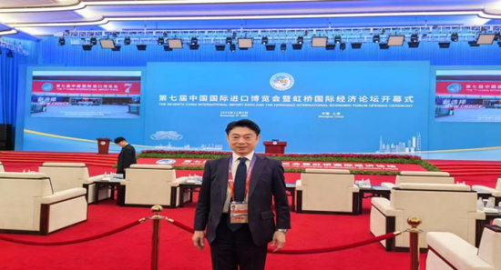 Kentaro Maruki, Operating Officer and General Manager of the China Business Promotion Department at Mizuho Bank, Ltd., attends the opening ceremony of the 7th CIIE. [Photo provided by Mizuho Bank]