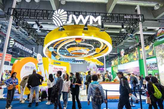 A Fruit Miracle: From Orchards to  Expo Overnight