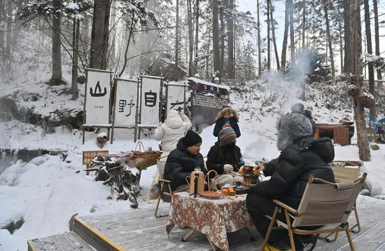 Winter scenery of Changbai Mountain in NE China draws tourists