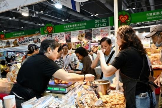 Appetite for imported goods boosts consumption