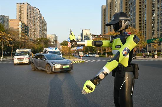 AI-powered traffic police go on duty in east China
