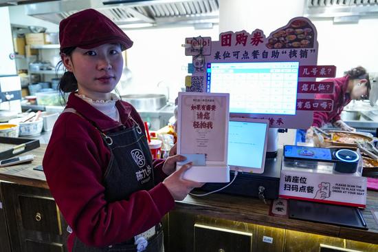 A visit to 'Silent Noodle Shop': if you need help, please tap me