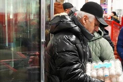 Tariffs deepen economic uncertainty, hurting U.S. job market: media