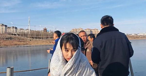 13-year-old girl praised for heroic rescue of child from icy lake