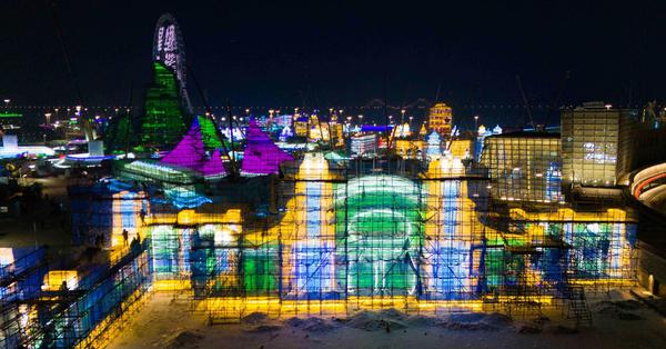 Main tower of 27th Harbin Ice and Snow World topped out in NE China