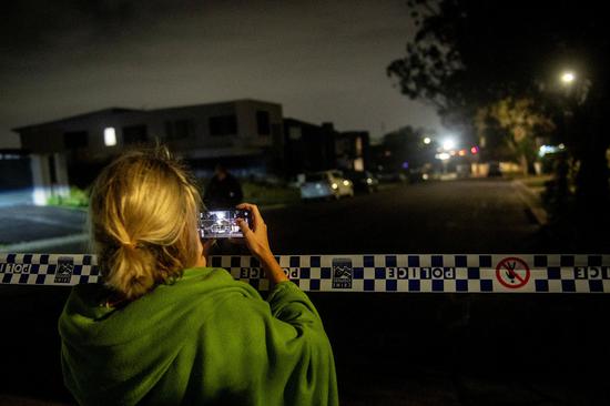 Gunmen kill 11, wound many on Sydney beach