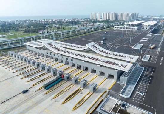 Exploring Hainan Free Trade Port before island-wide special customs operations