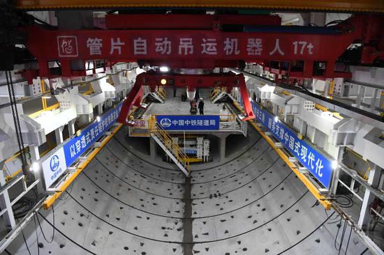 Shield machine achieves Yangtze tunnel milestone