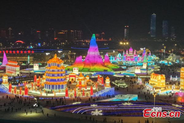 The 27th Ice and Snow World opens to the public in Harbin, northeast China's Heilongjiang Province, on Dec. 17, 2025.   (Photo: China News Service/Yu Kun)