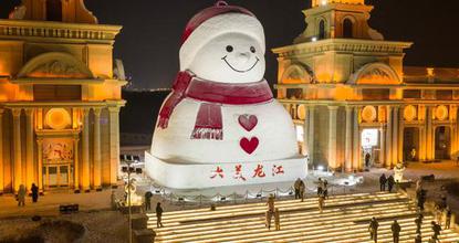 Harbin's celebrity snowman lights up winter night