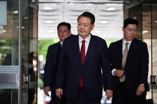 South Korean court issues fresh arrest warrant for ex-president Yoon