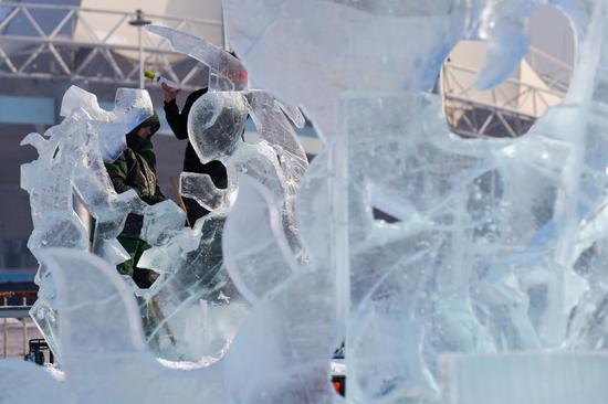 International ice sculpture competition heats up in Harbin