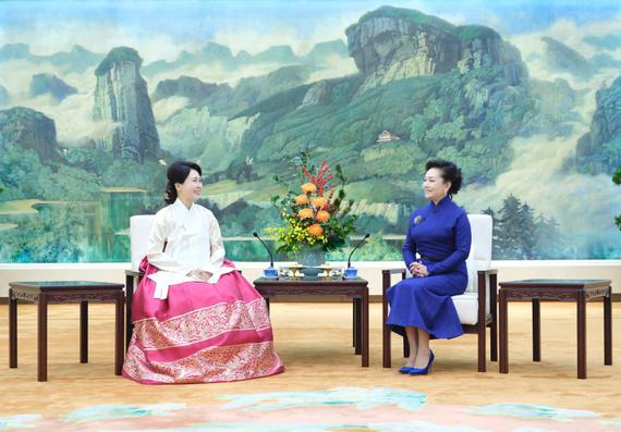 Peng Liyuan, wife of Chinese President Xi Jinping, chats over tea with Kim Hea Kyung, wife of President of the Republic of Korea (ROK) Lee Jae Myung, in Beijing, capital of China, Jan. 5, 2026. (Xinhua/Ding Lin)