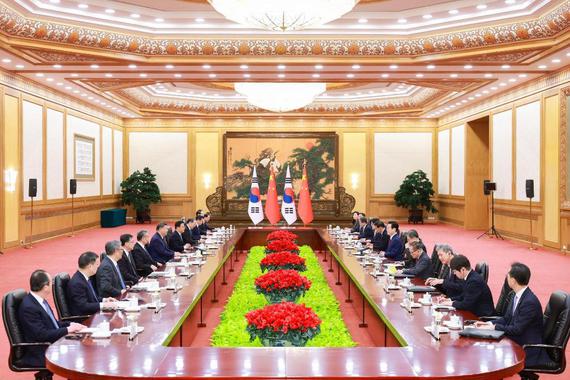 Chinese President Xi Jinping holds talks with President of the Republic of Korea (ROK) Lee Jae Myung, who is on a state visit to China, at the Great Hall of the People in Beijing, capital of China, Jan. 5, 2026. (Xinhua/Liu Bin)