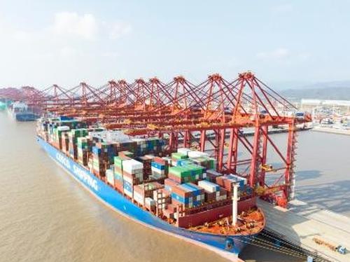 Ningbo-Zhoushan Port handles 1.4-bln-metric tons of cargo in 2025