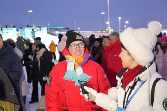 Global mayors learn to carve ice in Harbin