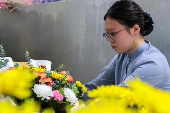 New burial rules promote eco-friendly rituals, curb high costs