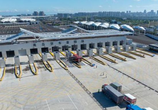 China posts record trade in 2025 as private firms lead growth