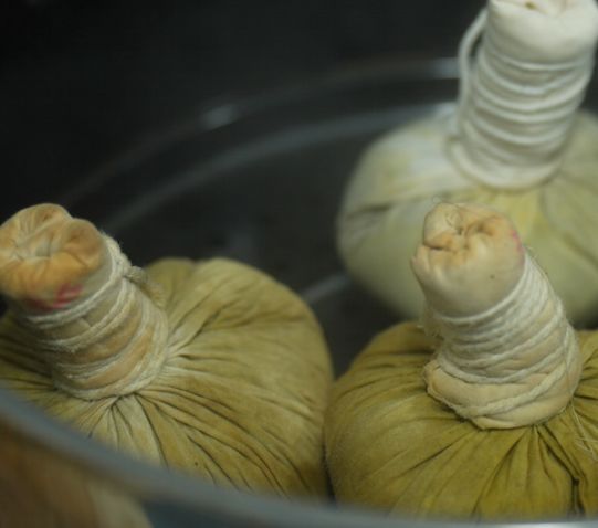 Traditional Dai medicine's gentle solution for neck and back pain