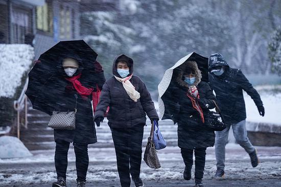 Authorities urged to prepare as cold wave hits Central China