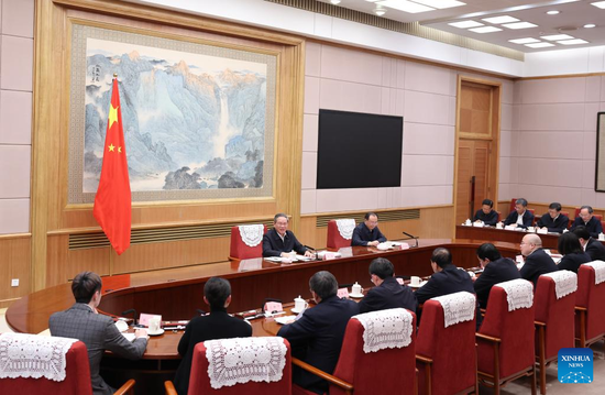Chinese premier chairs symposium to solicit opinions on draft gov't work report, five-year plan
