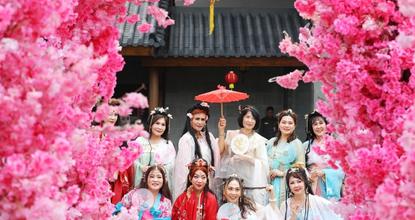 Hanfu craze sweeps Jakarta in Indonesia