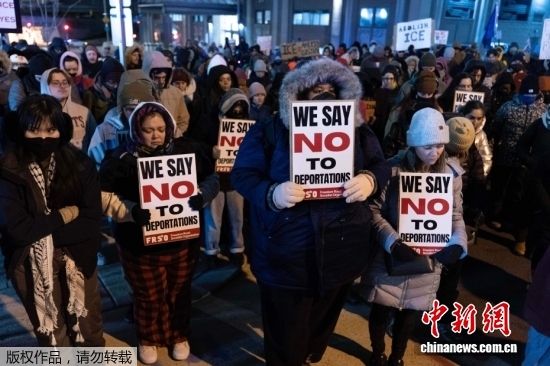 Americans hold a vigil for Alex Pretti, a U.S. citizen who was shot and killed by federal immigration officers in Minneapolis. (Photo / Agencies)