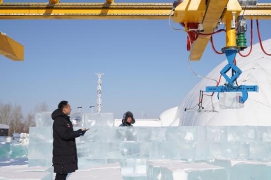 AI tracks icebergs adrift at sea in boon for science