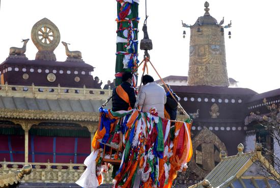 Prayer flag poles at Jokhang Temple renewed for Tibetan New Year