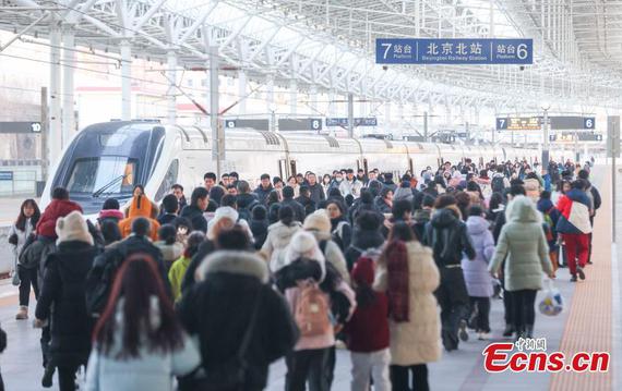Passengers prepare to travel at Beijing North Railway Station on Feb. 1, ahead of the 2026 Spring Festival travel rush, which runs from Feb. 2 to March 13 and is expected to see a record 9.5 billion inter-regional trips nationwide. (Photo: China News Service/Jia Tianyong)