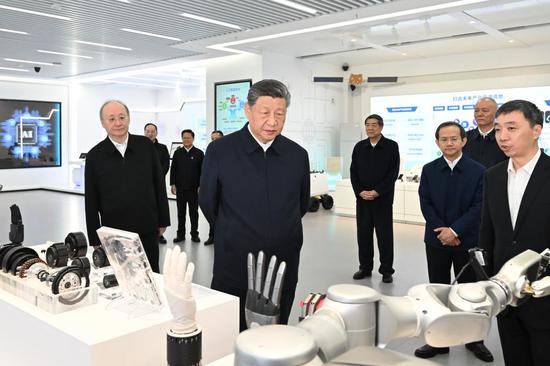 Xi stresses sci-tech self-reliance in building modern socialist country