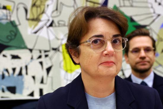 Louvre chief steps down following heavy criticism