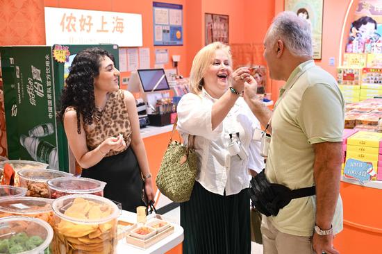 Foreigners entering China visa-free up 49.5% in 2025