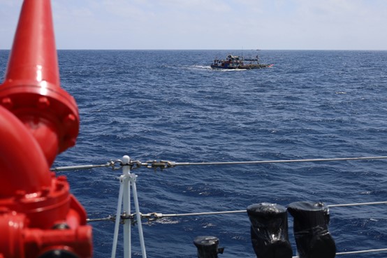The China Coast Guard vessel Hebao lawfully expels a Philippine ship in the territorial waters of China's Huangyan Island, the South China Sea, Feb 21, 2026. (Photo/Xinhua)