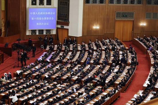 China sees decrease in violent crime cases, reports top court
