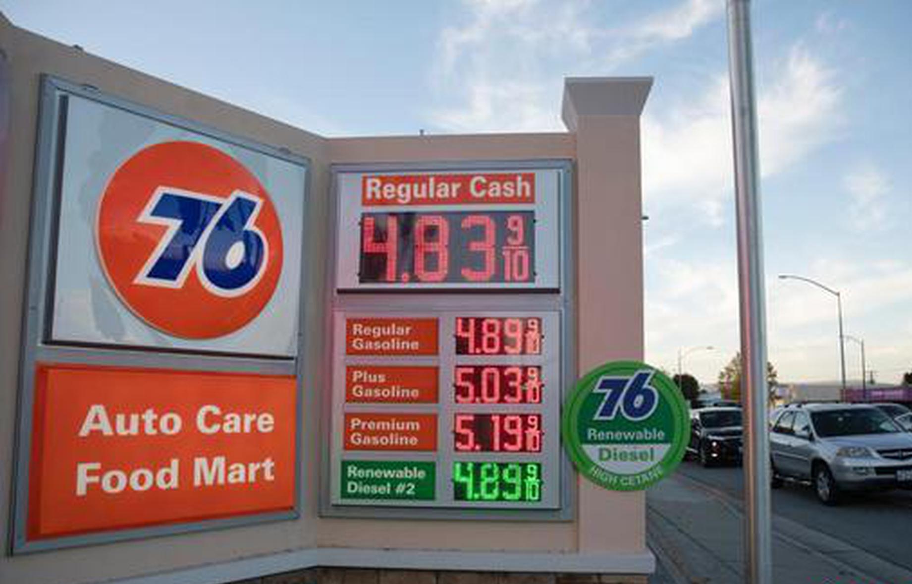 U.S. stocks end little changed amid oil price volatility