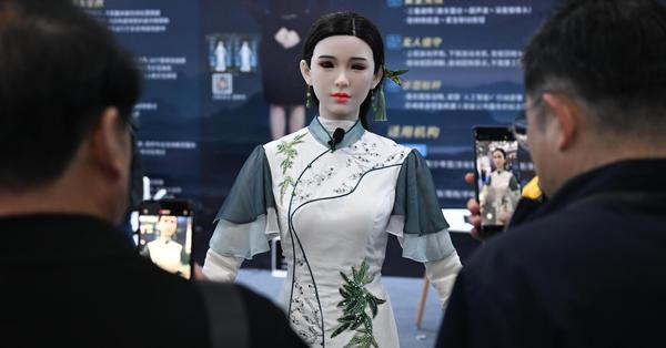 Humanoid robots draw attention at exhibition in Hangzhou