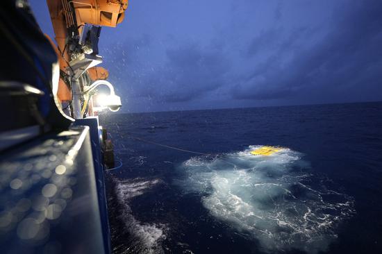 China plans deep-sea tourism submersible