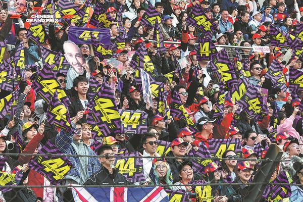 China's growing F1 fan base brought the color to the Shanghai International Circuit for the Chinese Grand Prix over the weekend, with a record attendance of 230,000 spectators. F1's official data shows the country has exceeded 221 million fans, nearly 50 percent of which are female. [Photo/China Daily]