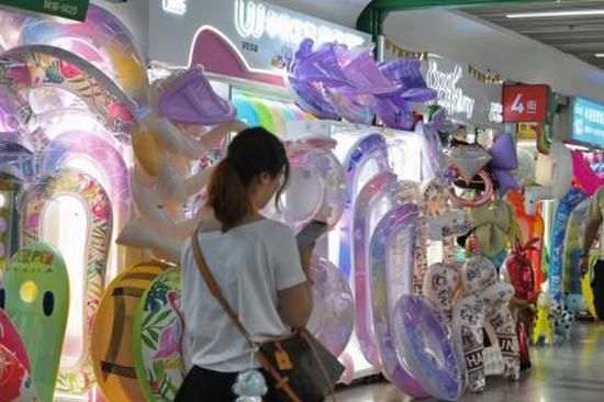 China's retail sales up 2.8% in first two months, NBS says