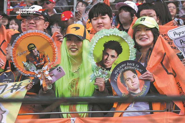 China's growing F1 fan base brought the color to the Shanghai International Circuit for the Chinese Grand Prix over the weekend, with a record attendance of 230,000 spectators. F1's official data shows the country has exceeded 221 million fans, nearly 50 percent of which are female. [Photo/China Daily]