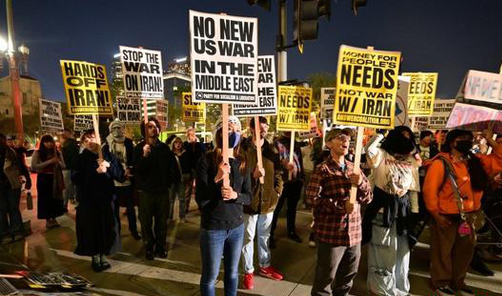 Chinese FM urges efforts to prevent escalation in Mideast conflict