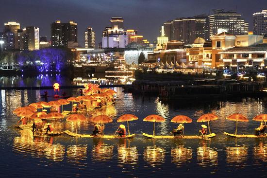 Golden dragon raft formation makes appearance on Beijing's Liangma River